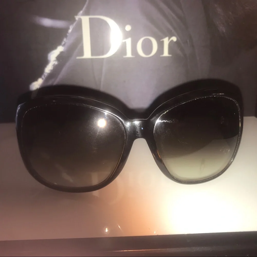 Vintage Gucci sunglasses - Picture 1 of 6